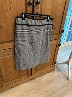 Covington Black and White Glen Plaid Pencil Skirt with Contrast Piping